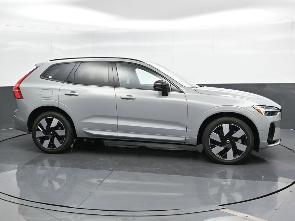 New 2024 Volvo XC60 T8 Plus w/ Climate Package image 3