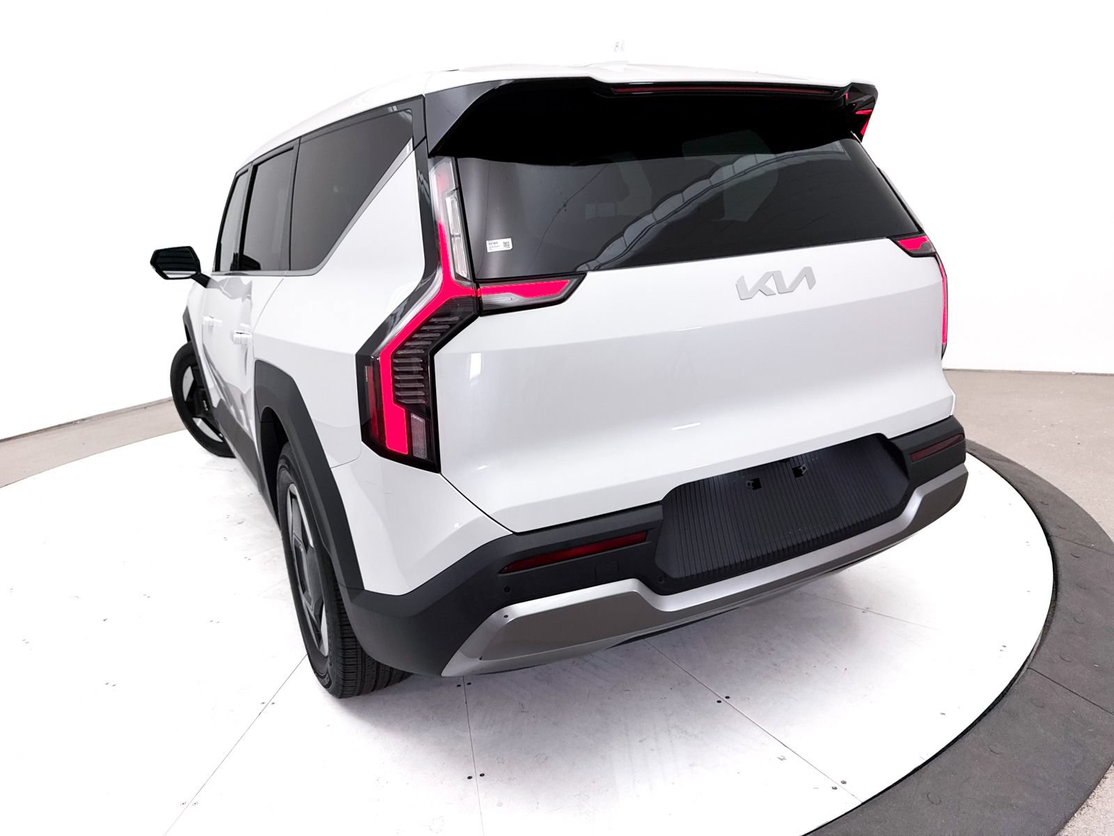 Used 2024 Kia EV9 Light Long Range RWD image 7