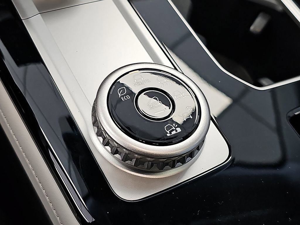 New 2026 Mitsubishi Outlander SEL image 17