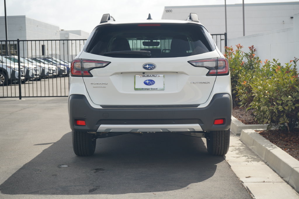 Certified 2025 Subaru Outback Limited AWD/4WD image 4