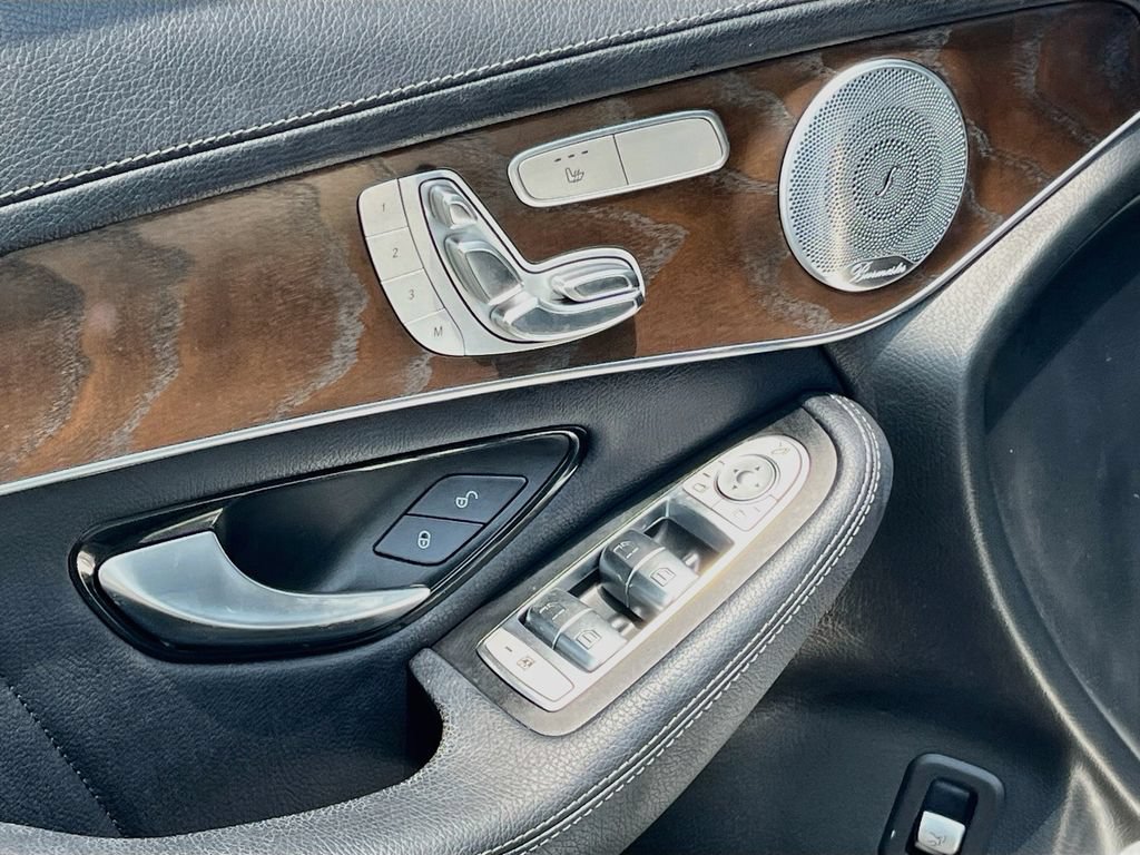 Used 2019 Mercedes-Benz GLC 300 4MATIC image 18