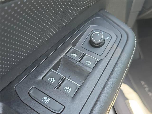 Certified 2024 Volkswagen Atlas SE w/ Panoramic Sunroof Package AWD/4WD image 8
