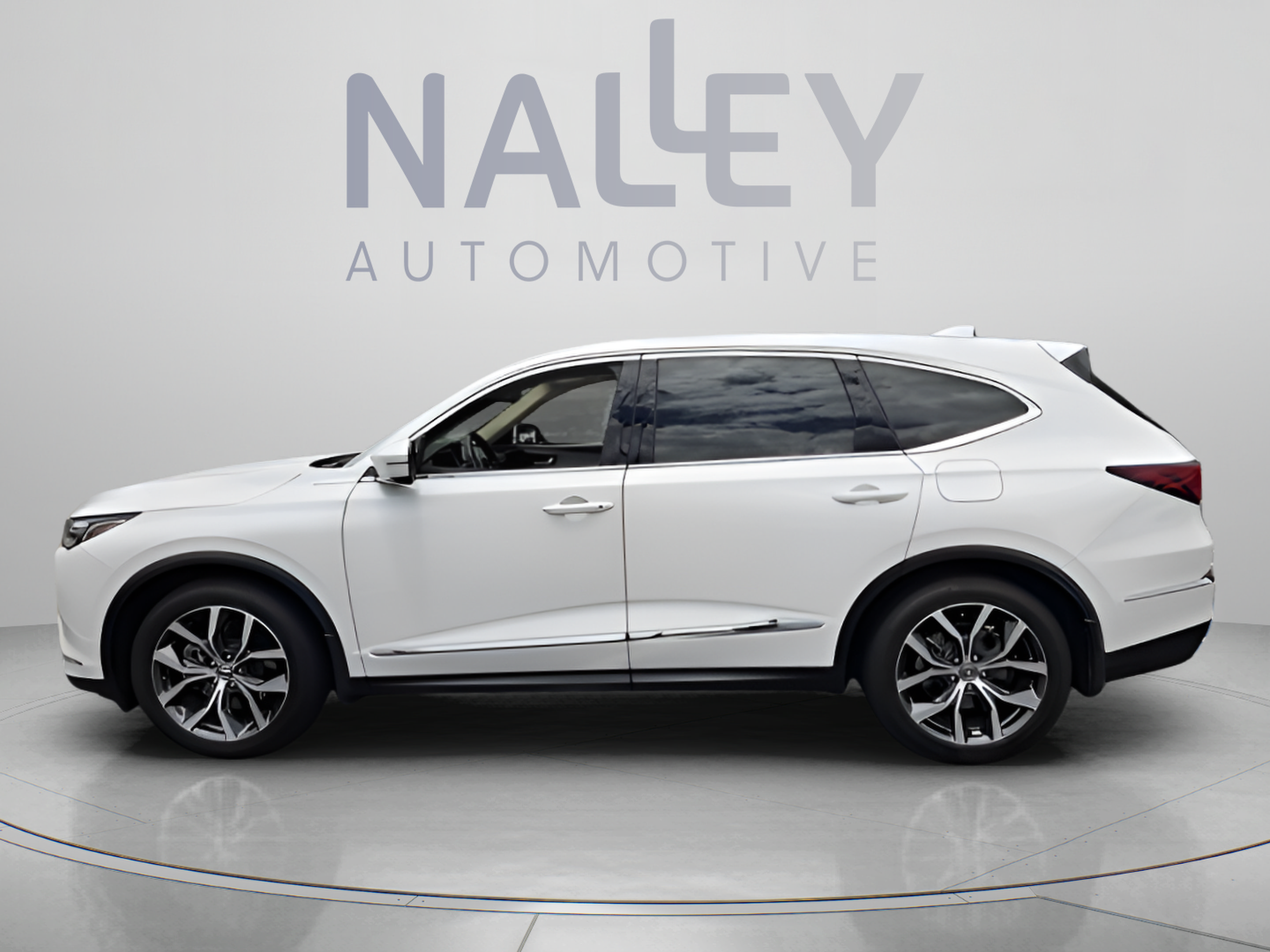 Used 2024 Acura MDX w/ Technology Package FWD image 2