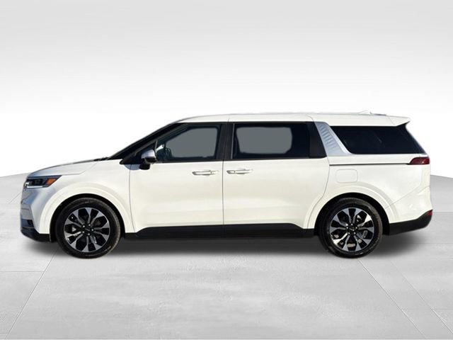 Used 2024 Kia Carnival EX FWD image 2