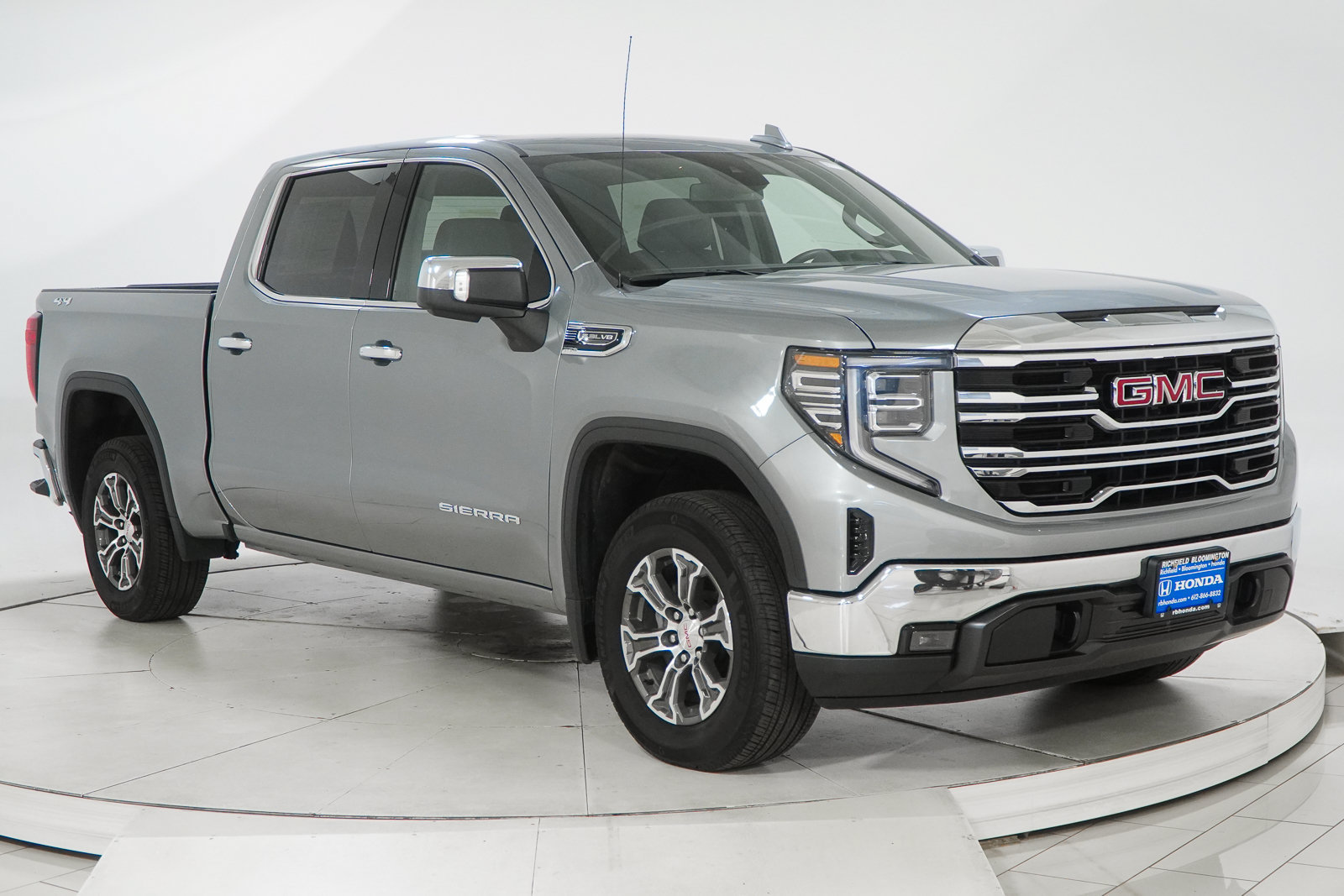 Used 2026 GMC Sierra 1500 SLT AWD/4WD image 13