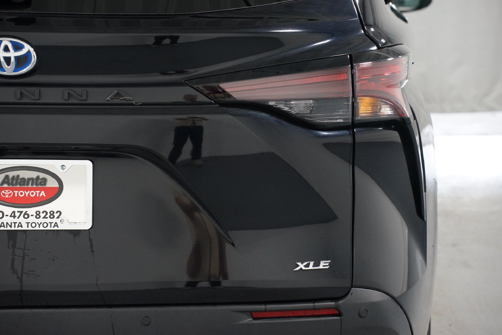 Certified 2025 Toyota Sienna XLE FWD image 10
