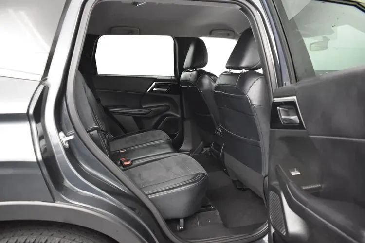 Used 2024 Mitsubishi Outlander FWD image 18