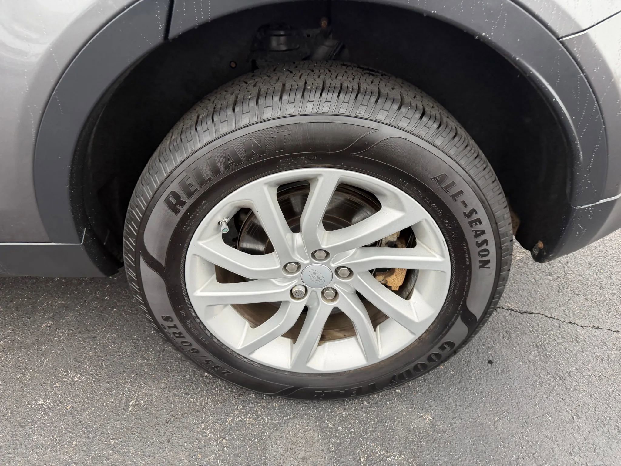 Used 2018 Land Rover Discovery Sport HSE image 48