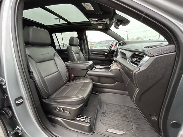 Used 2023 GMC Yukon XL Denali AWD/4WD image 39