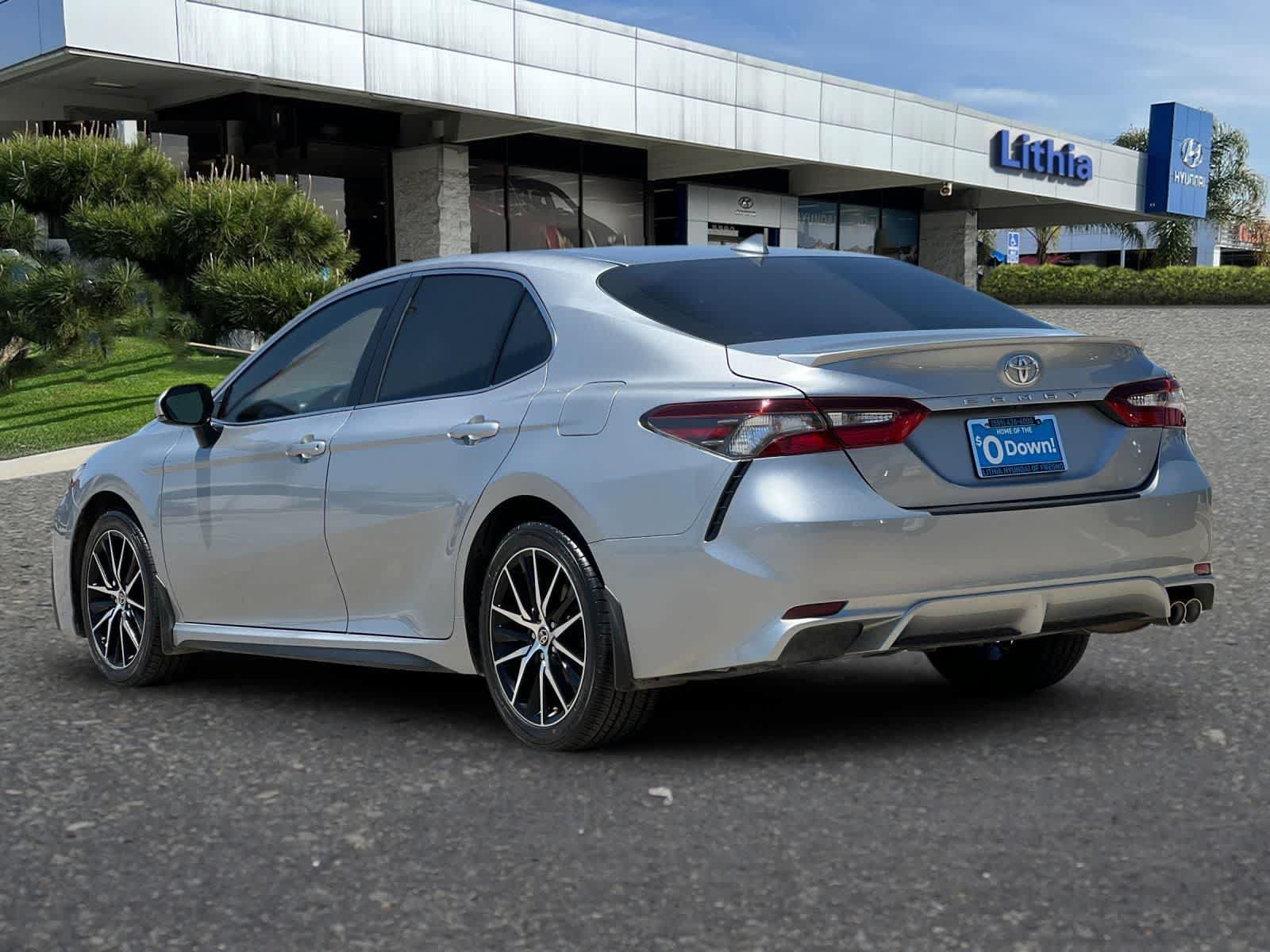 Used 2021 Toyota Camry SE w/ Convenience Package FWD image 7