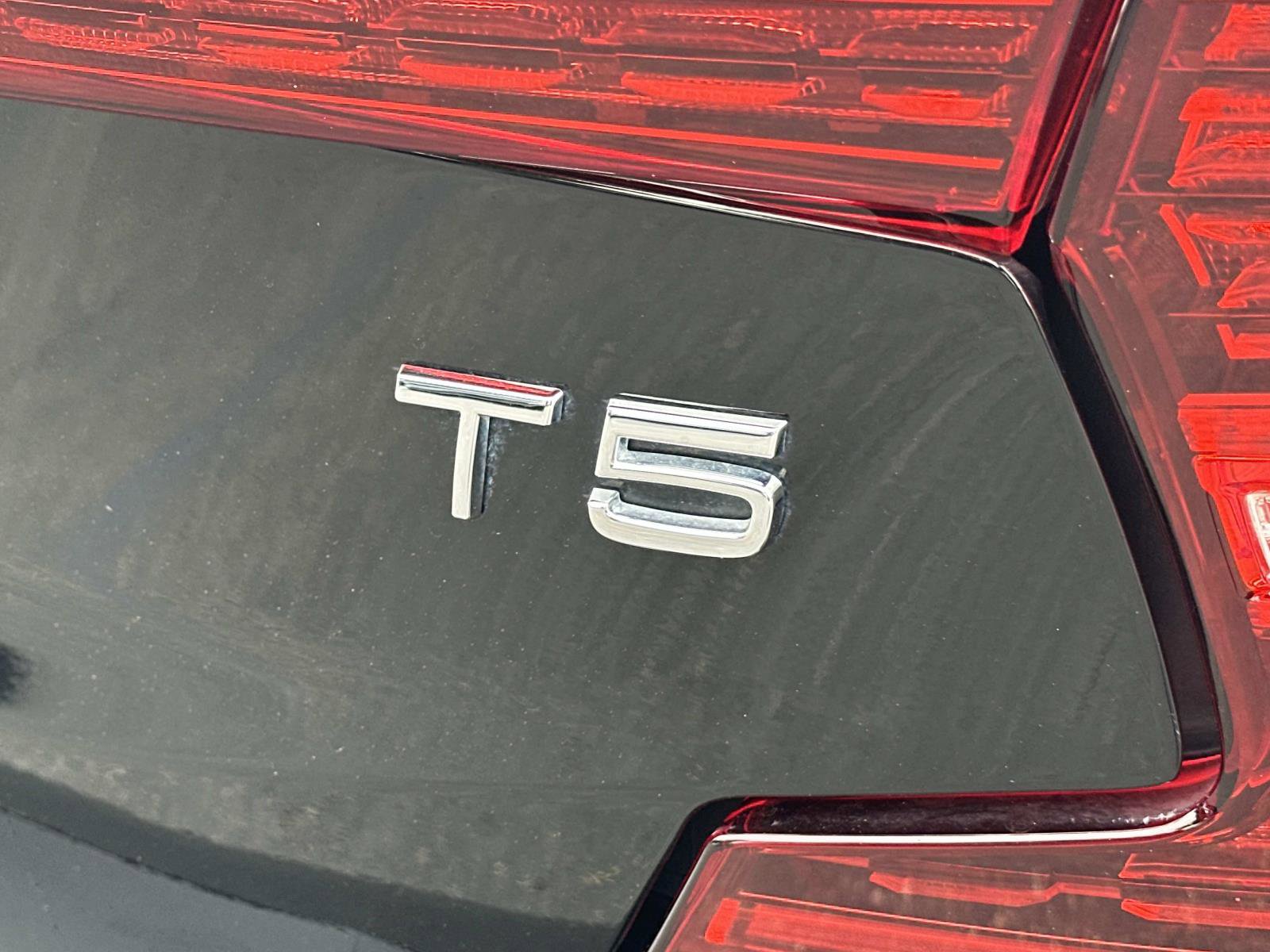 Used 2019 Volvo S60 T5 Momentum w/ Premium Package image 28