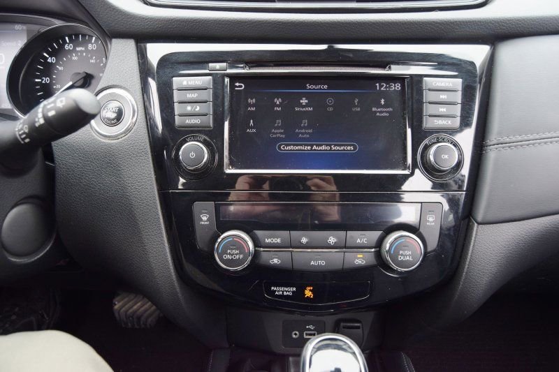 Used 2018 Nissan Rogue SL w/ Premium Package image 37