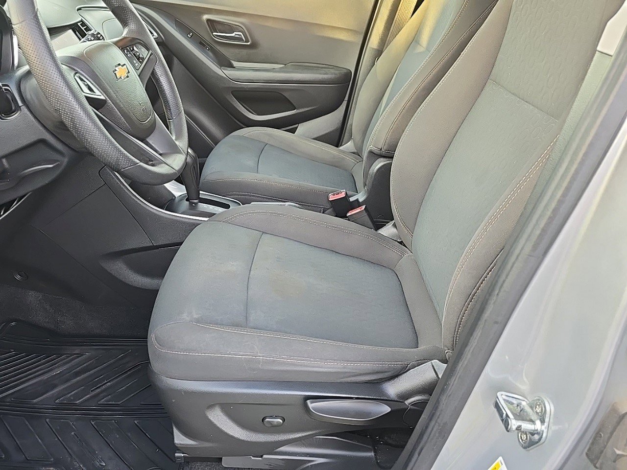 Certified 2021 Chevrolet Trax LS w/ Tint and Cruise Package image 17