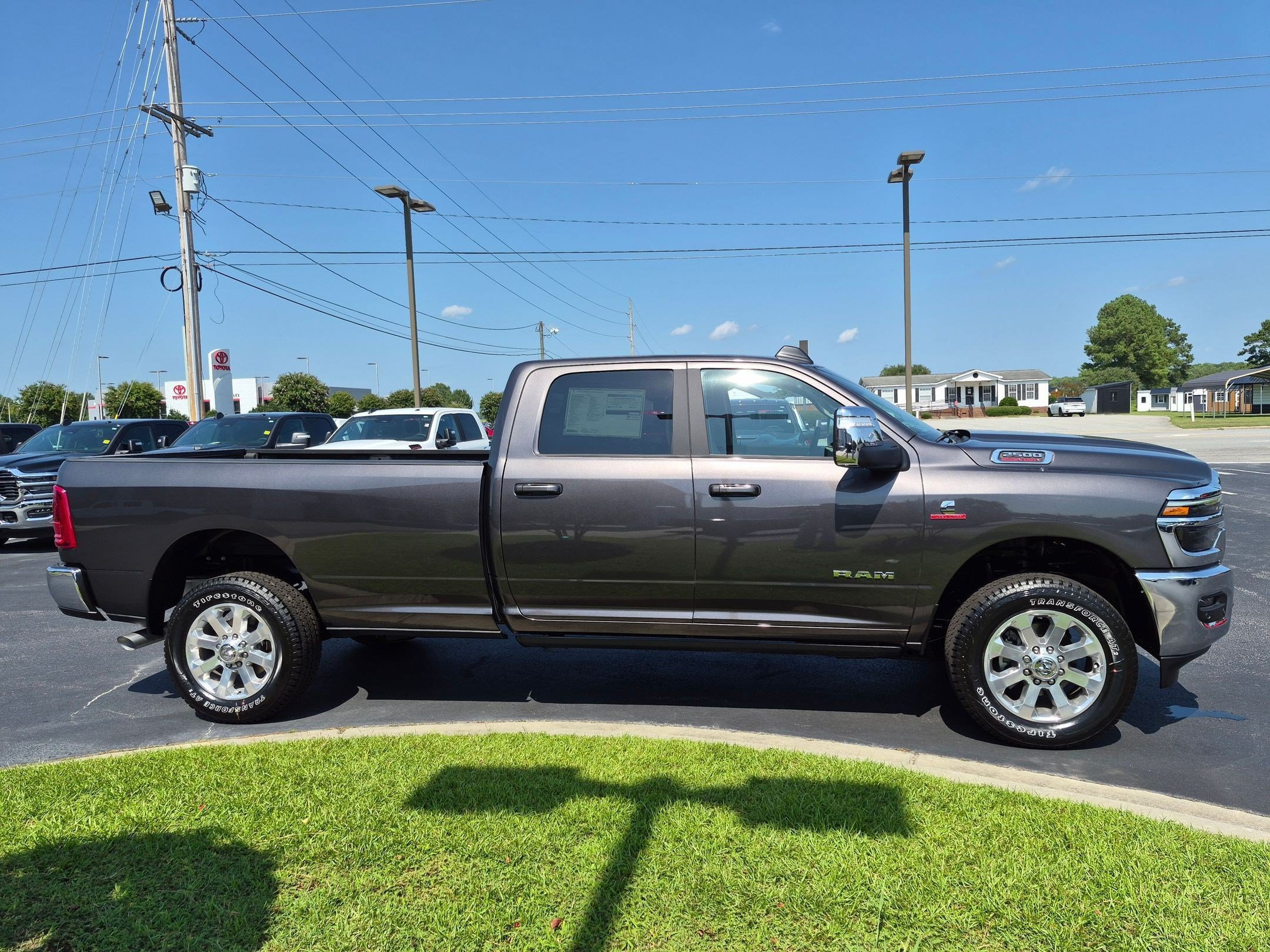 New 2026 RAM 2500 Laramie AWD/4WD image 4