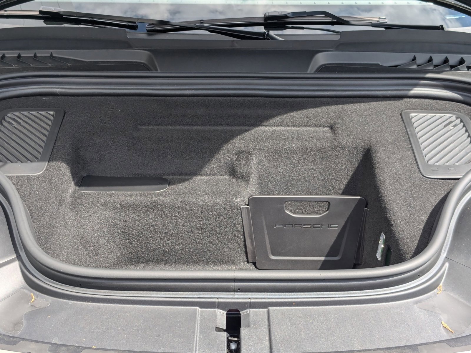 New 2025 Porsche Macan Electric image 25