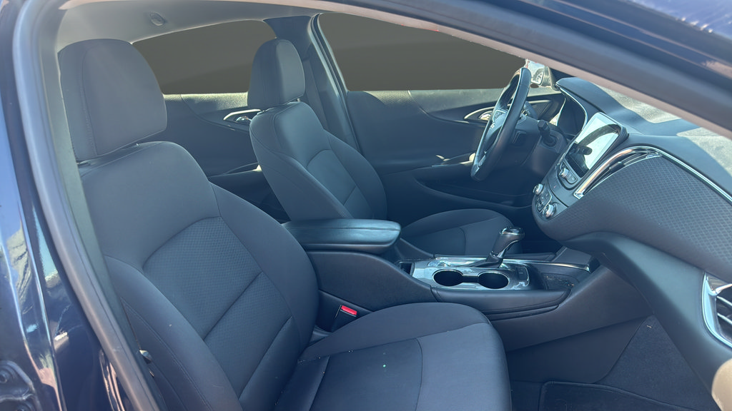 Used 2017 Chevrolet Malibu LT FWD image 17