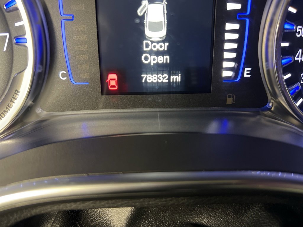 Used 2017 Chrysler 200 Limited Platinum image 21