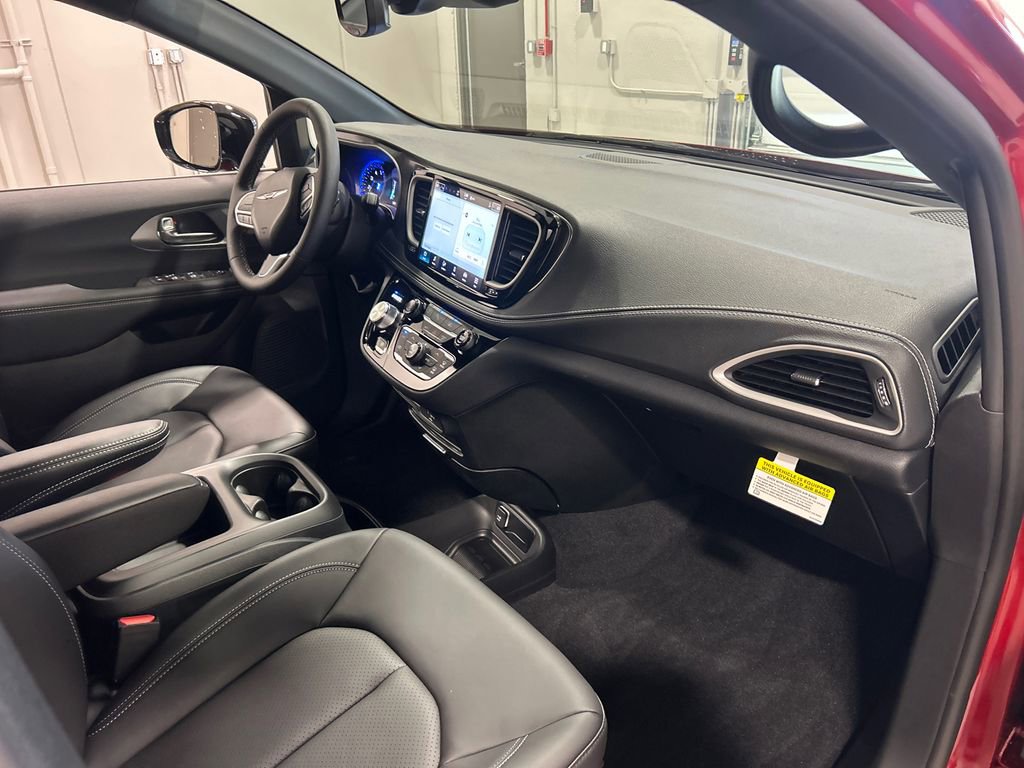 New 2026 Chrysler Pacifica Select image 35