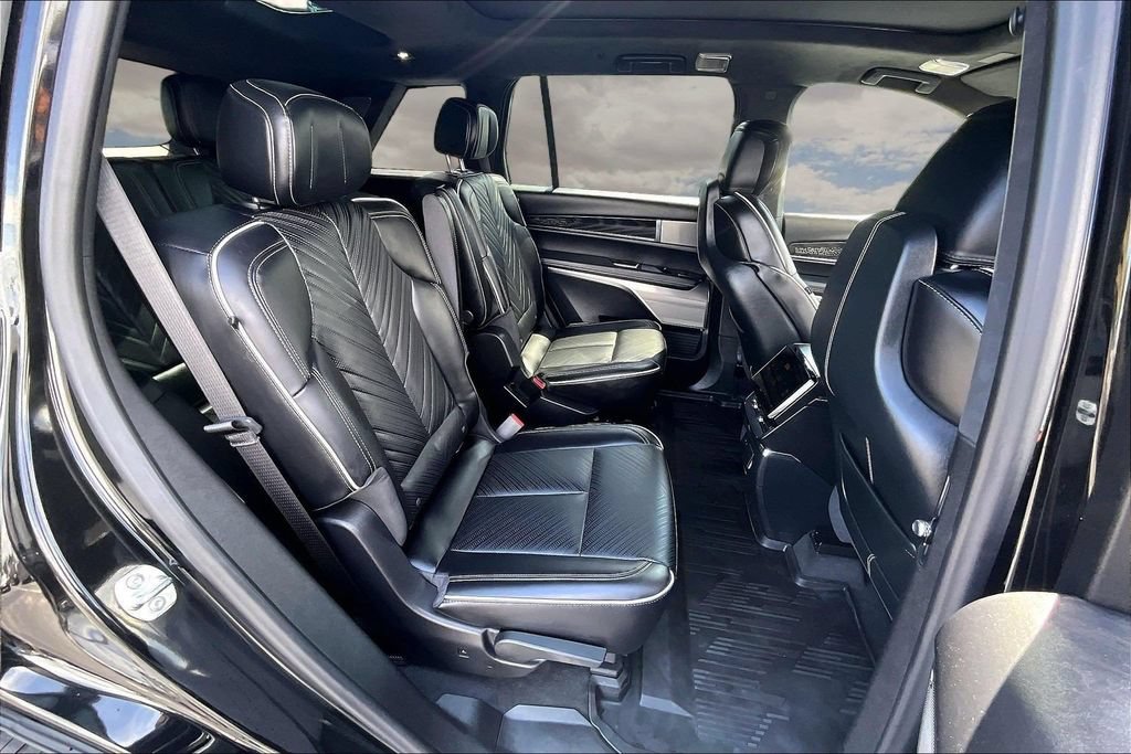Certified 2026 Cadillac Vistiq Platinum w/ LPO, Floor Liner Package AWD/4WD image 25