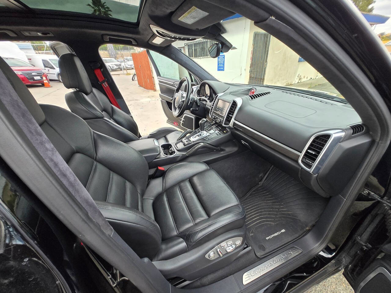 Used 2014 Porsche Cayenne Turbo S AWD/4WD image 33
