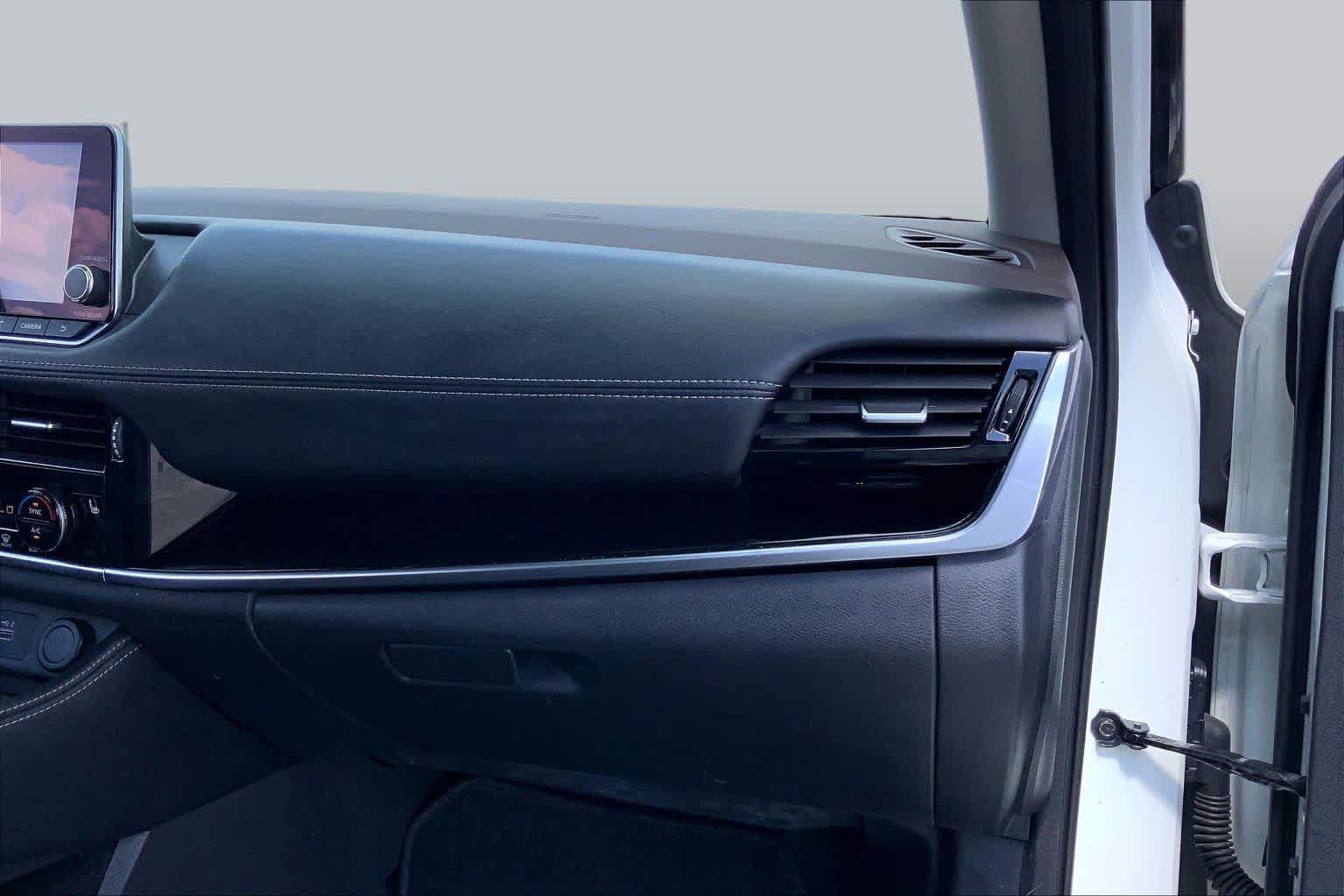 Used 2022 Nissan Rogue SL FWD image 18