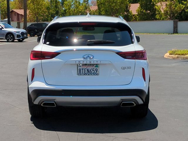Used 2020 INFINITI QX50 Luxe w/ Navigation Package FWD image 6