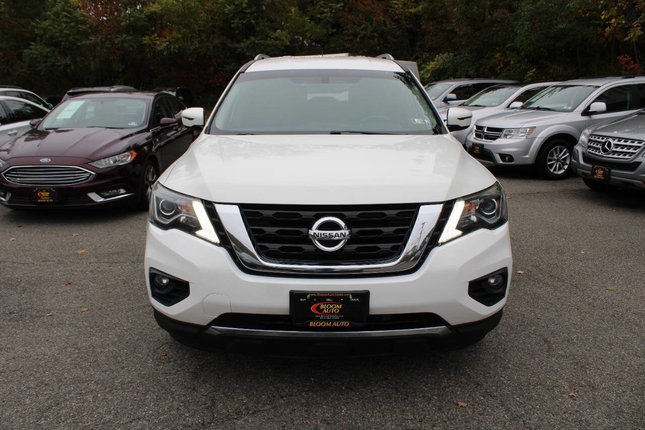 Used 2018 Nissan Pathfinder SV image 3