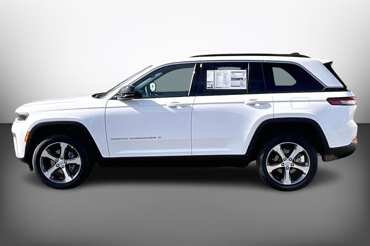 New 2026 Jeep Grand Cherokee Limited w/ Luxury Tech Group II AWD/4WD image 5