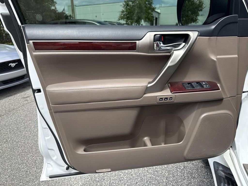 Used 2015 Lexus GX 460 w/ Premium Package image 23