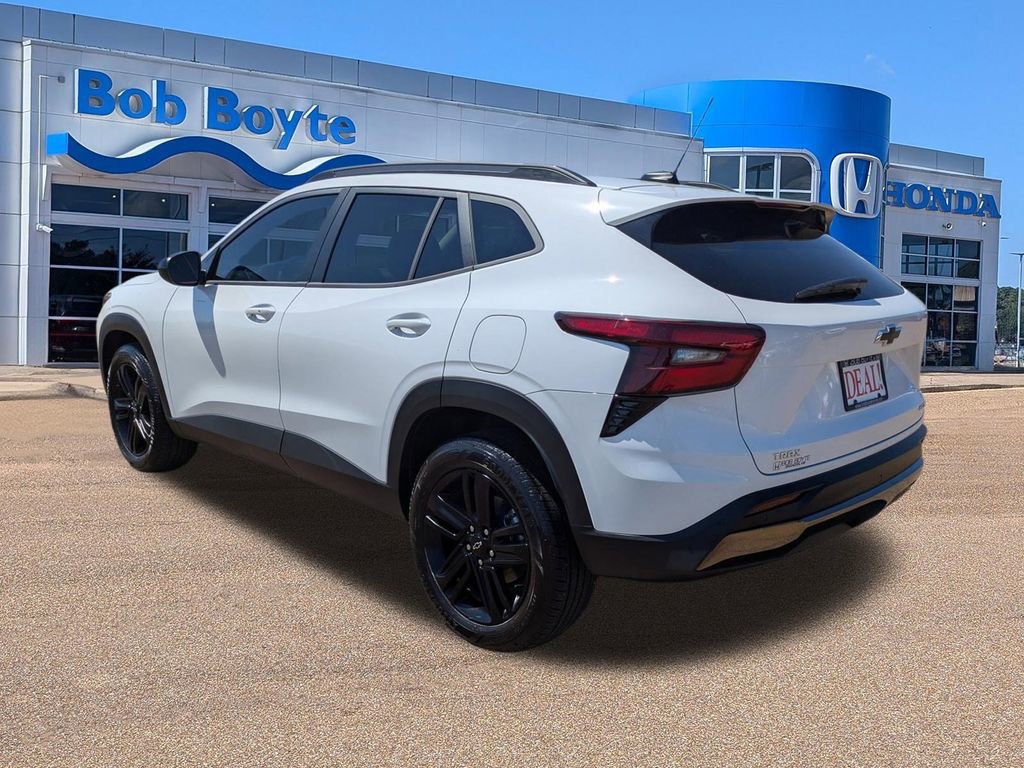 Used 2026 Chevrolet Trax ACTIV w/ Sunroof Package image 3