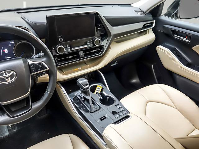 Used 2024 Toyota Highlander XLE image 15
