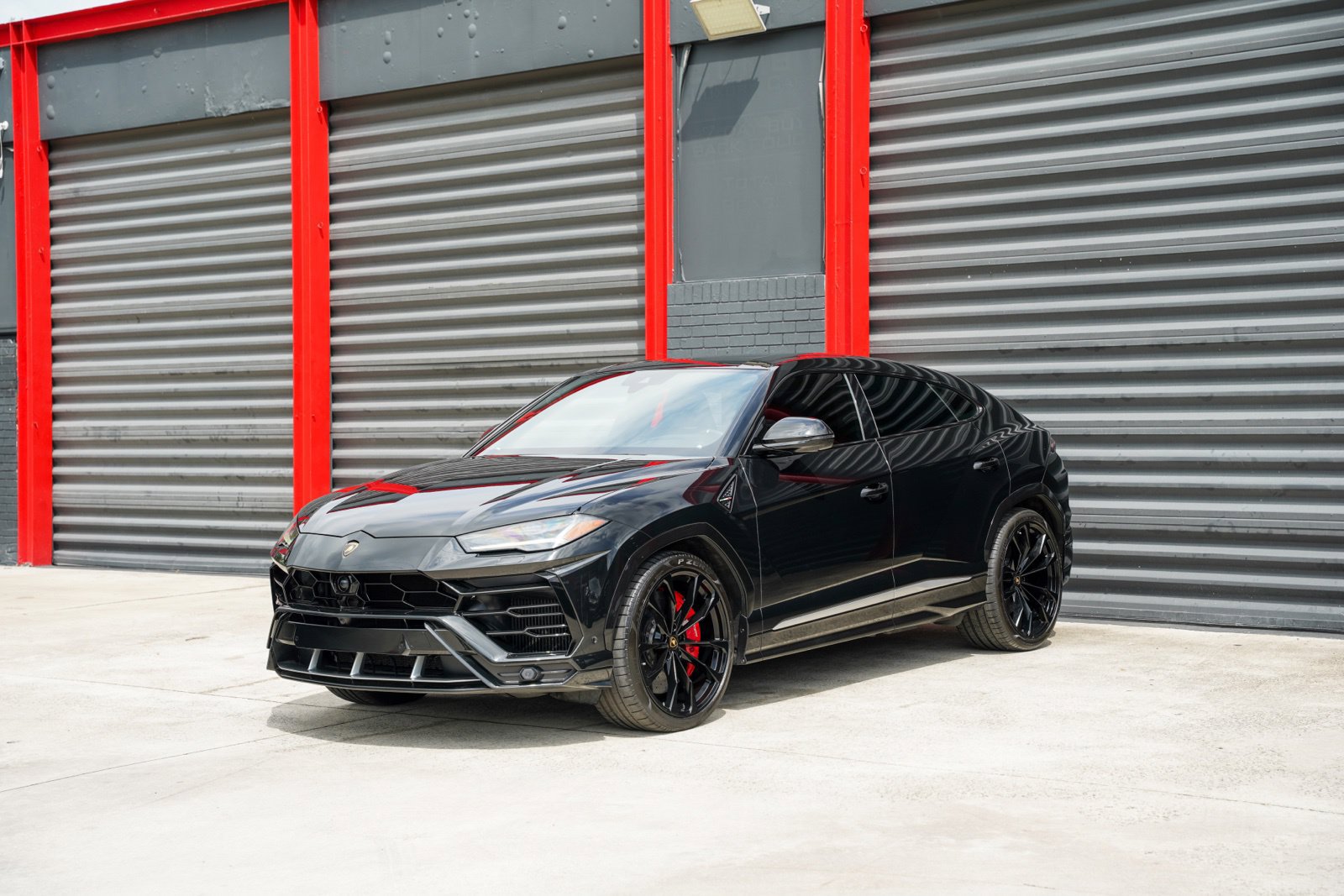 Used 2019 Lamborghini Urus AWD/4WD image 1