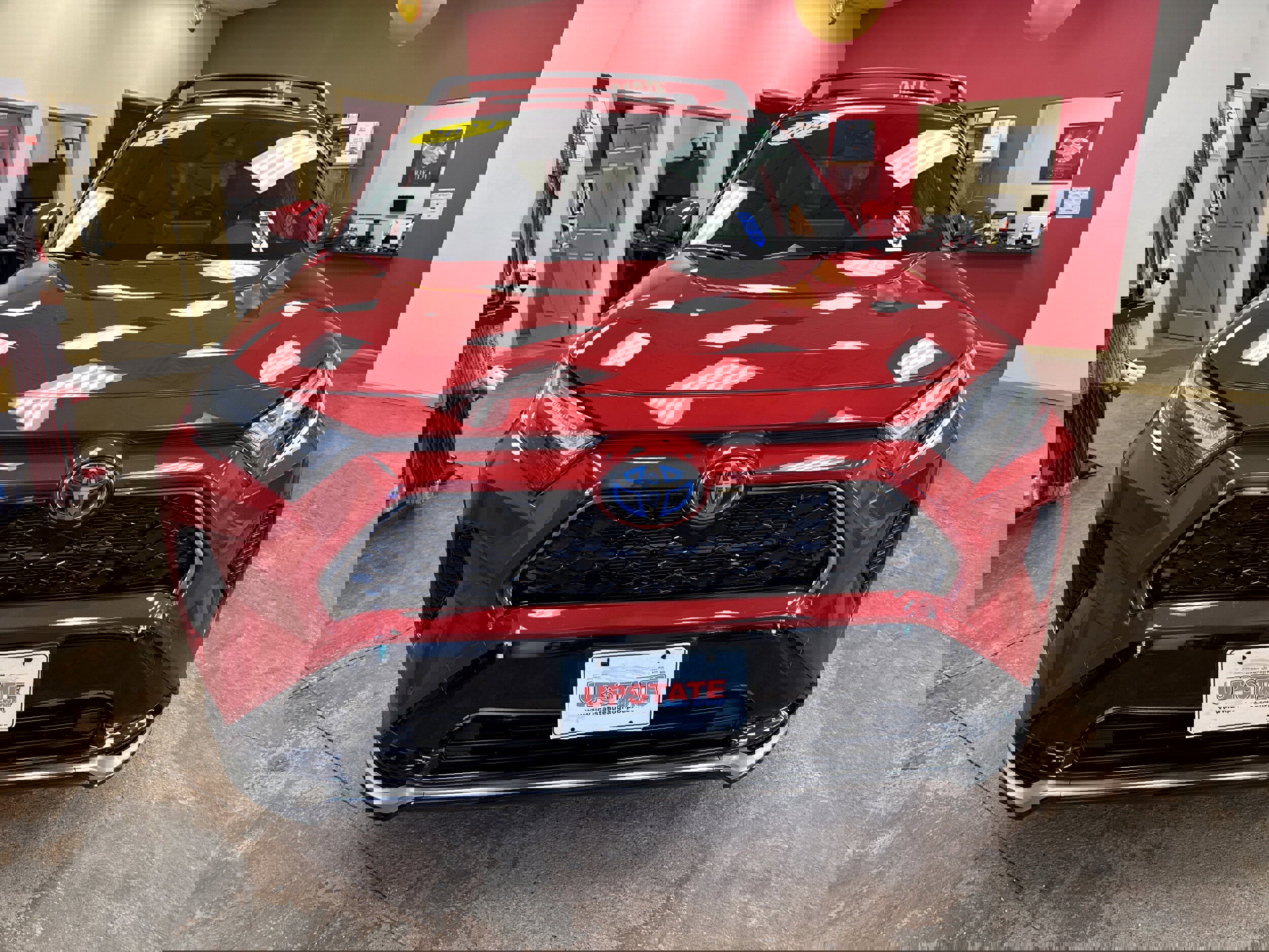 Used 2024 Toyota RAV4 SE w/ Weather & Moonroof Package video 2