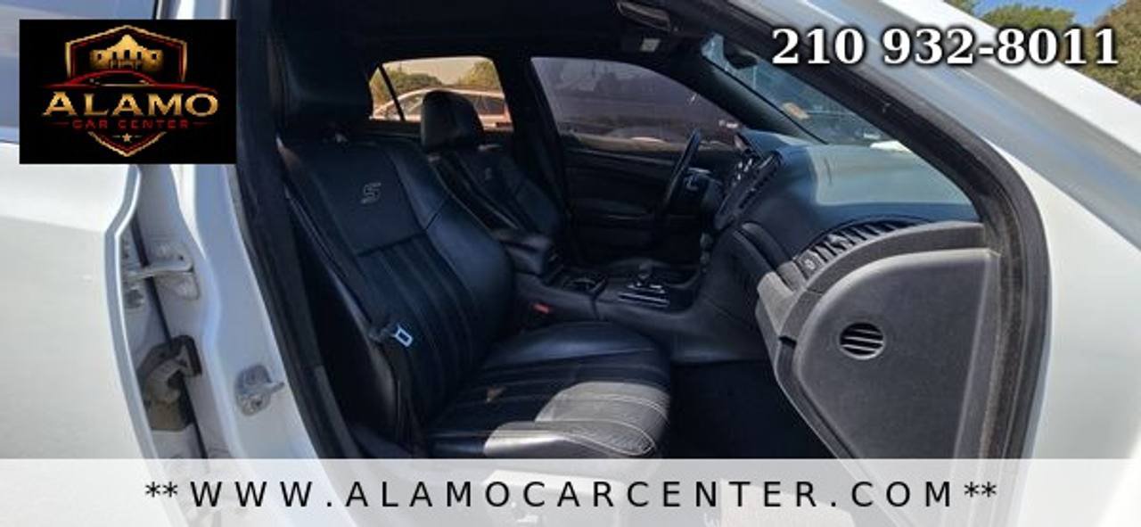 Used 2013 Chrysler 300 S RWD image 15