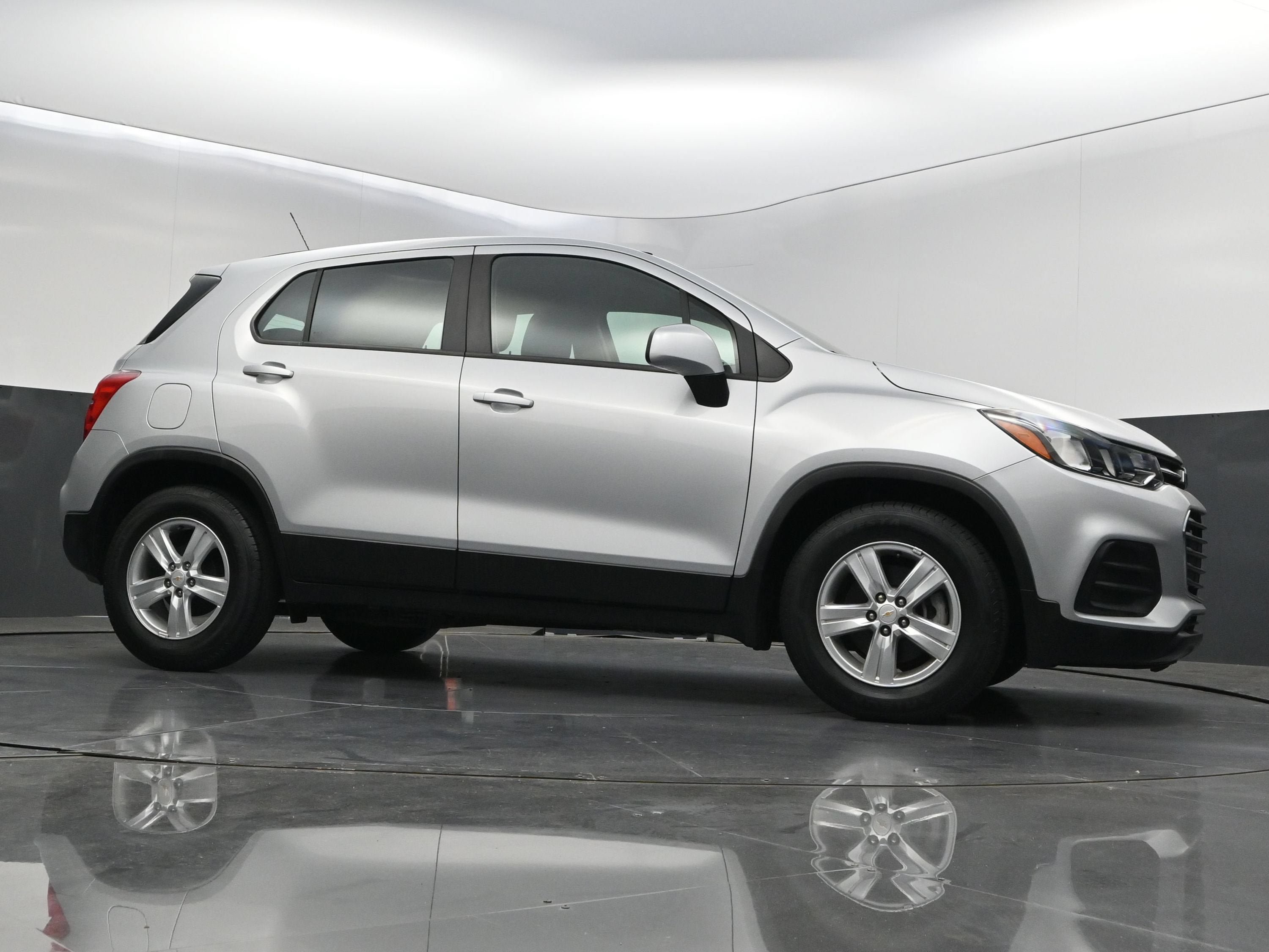 Used 2020 Chevrolet Trax LS FWD image 37