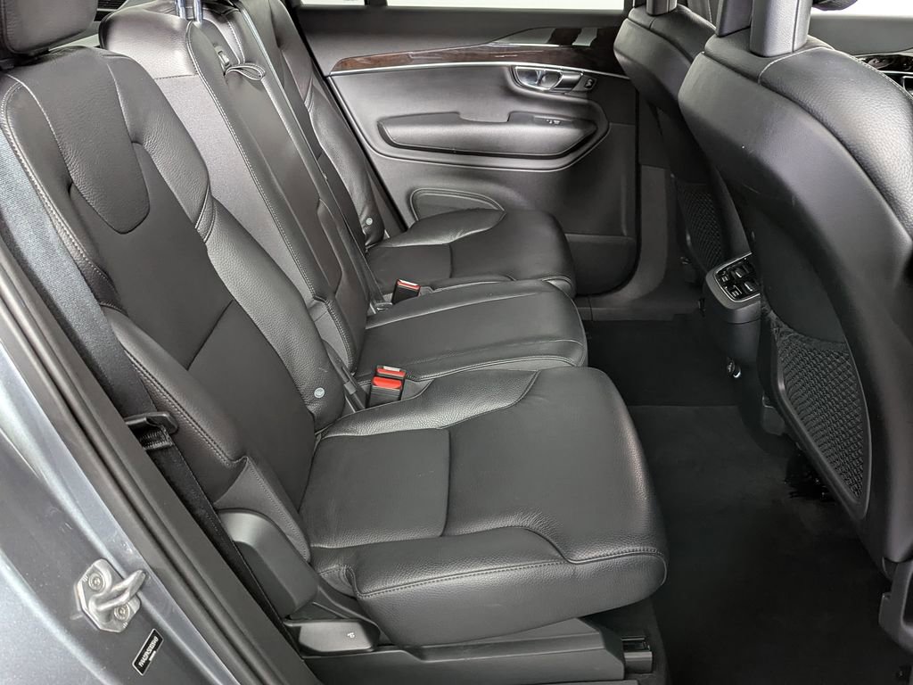 Used 2016 Volvo XC90 T6 Momentum w/ Momentum Plus Package image 40