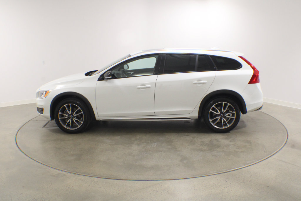 Used 2018 Volvo V60 T5 Cross Country w/ Convenience Package AWD/4WD image 2