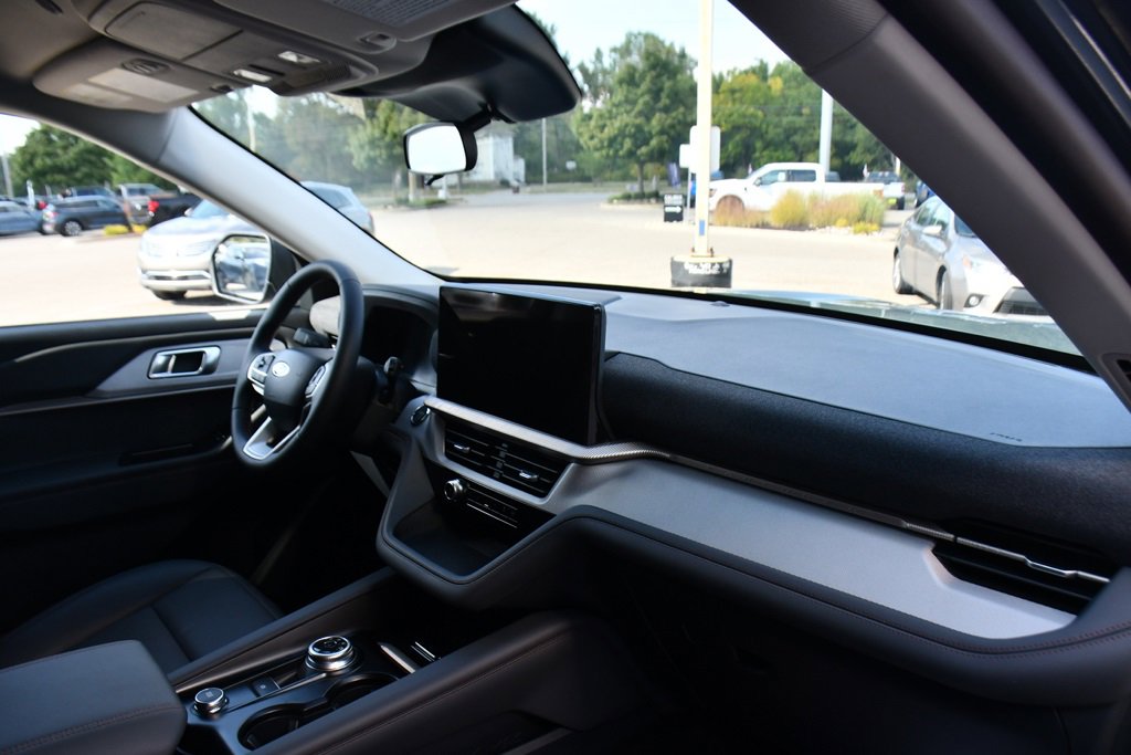 Used 2025 Ford Explorer Active w/ Active Comfort Package image 15