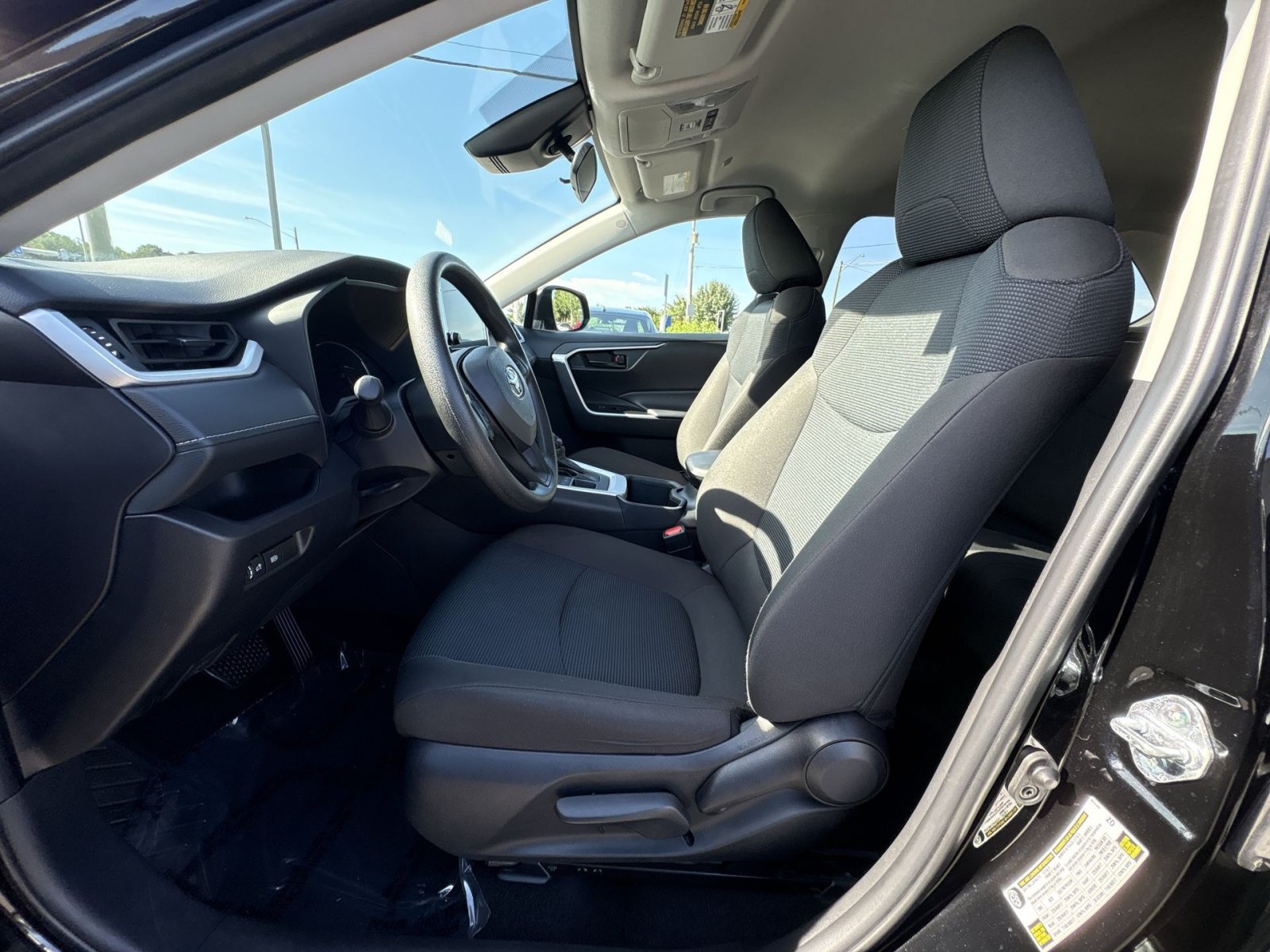 Used 2025 Toyota RAV4 LE AWD/4WD image 13