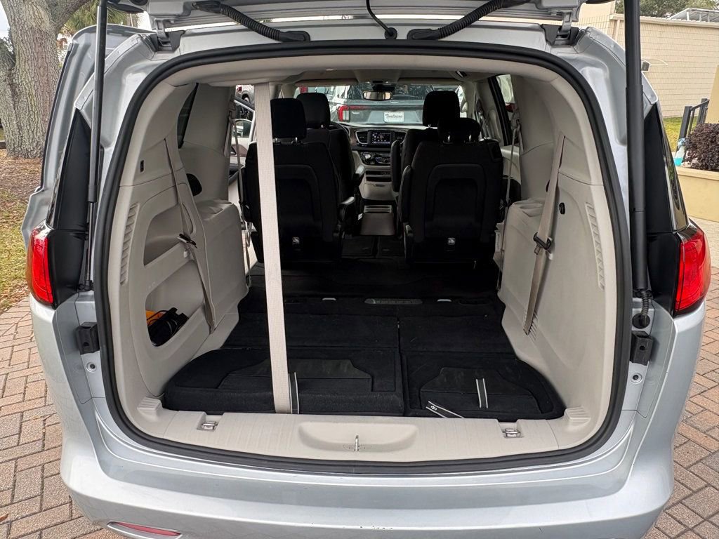 Used 2024 Chrysler Voyager LX image 15