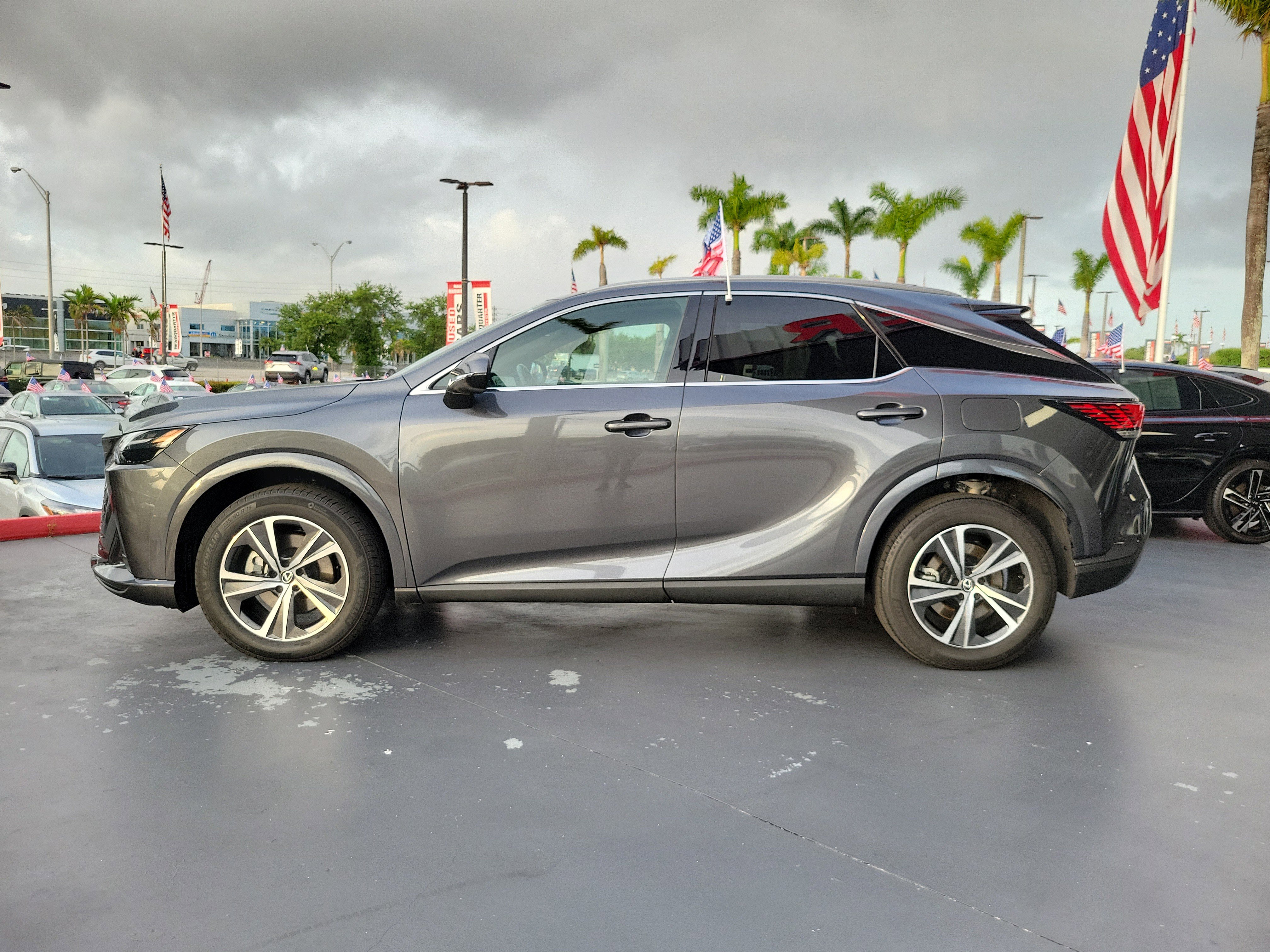 Used 2024 Lexus RX 350h w/ Accessory Package (Z1) image 7