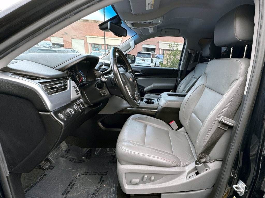 Used 2017 Chevrolet Suburban LT w/ Luxury Package AWD/4WD image 19