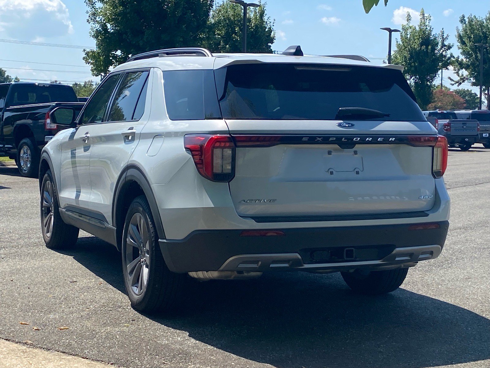 Used 2026 Ford Explorer Active w/ Active Comfort Package AWD/4WD image 5