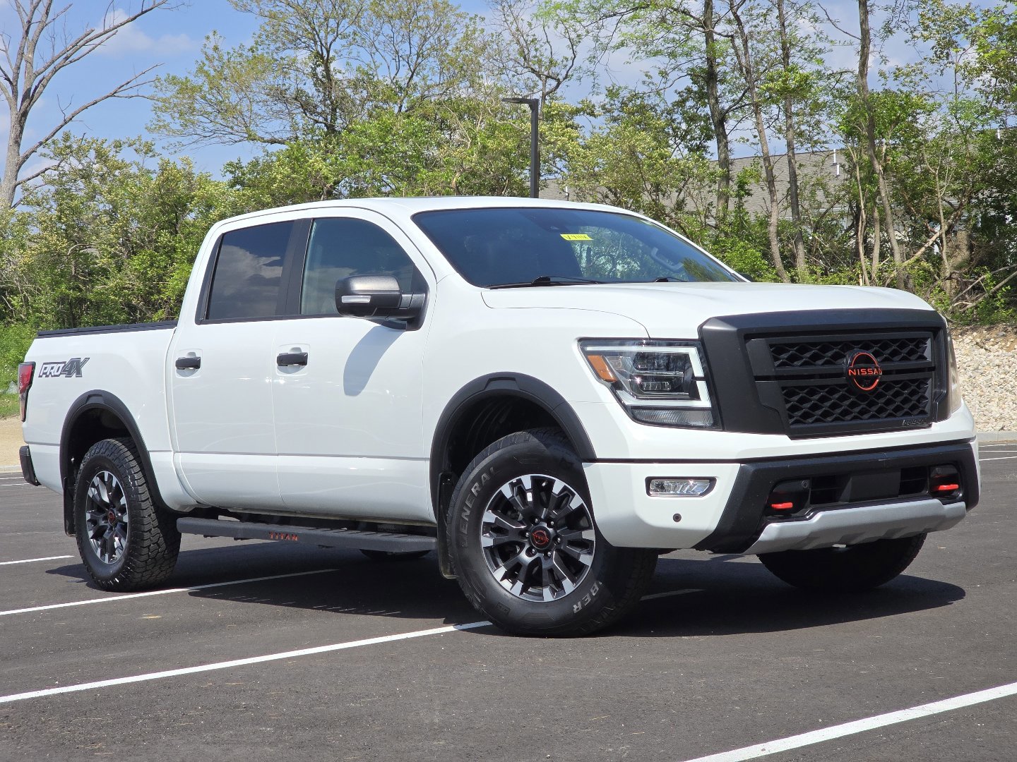 Used 2023 Nissan Titan PRO-4X w/ Pro-4x Convenience Package AWD/4WD image 2