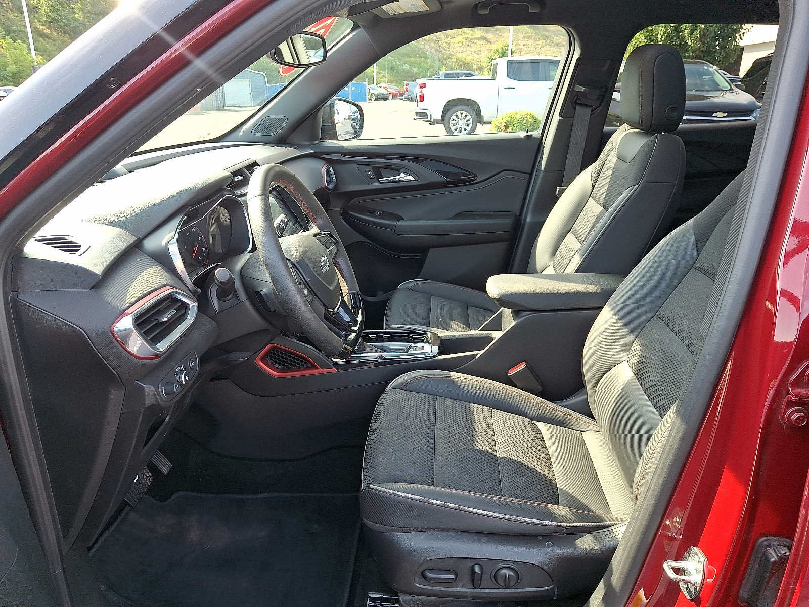 Used 2021 Chevrolet TrailBlazer RS w/ Sun and Liftgate Package AWD/4WD image 13