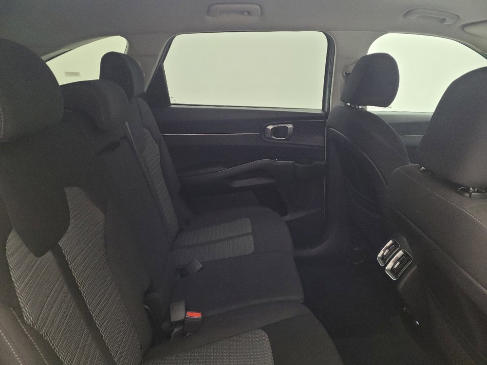 Used 2021 Kia Sorento LX image 19