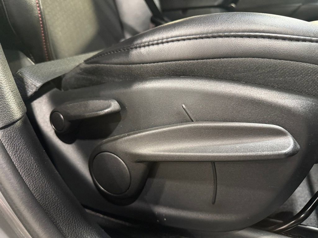 Used 2019 Jeep Cherokee Trailhawk w/ Comfort & Convenience Group image 15