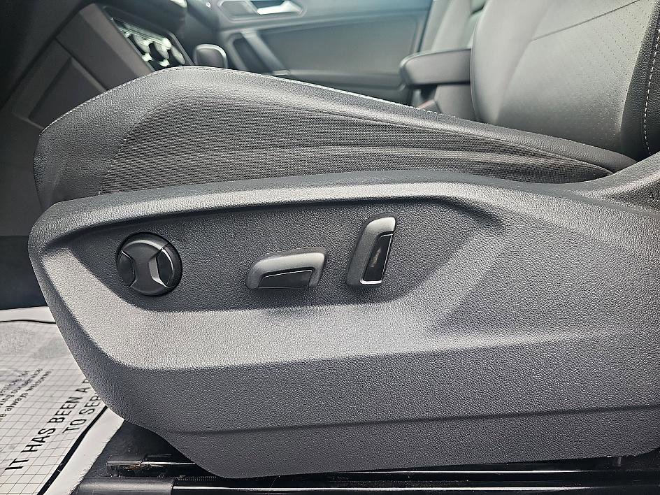 Used 2018 Volkswagen Tiguan SE image 13