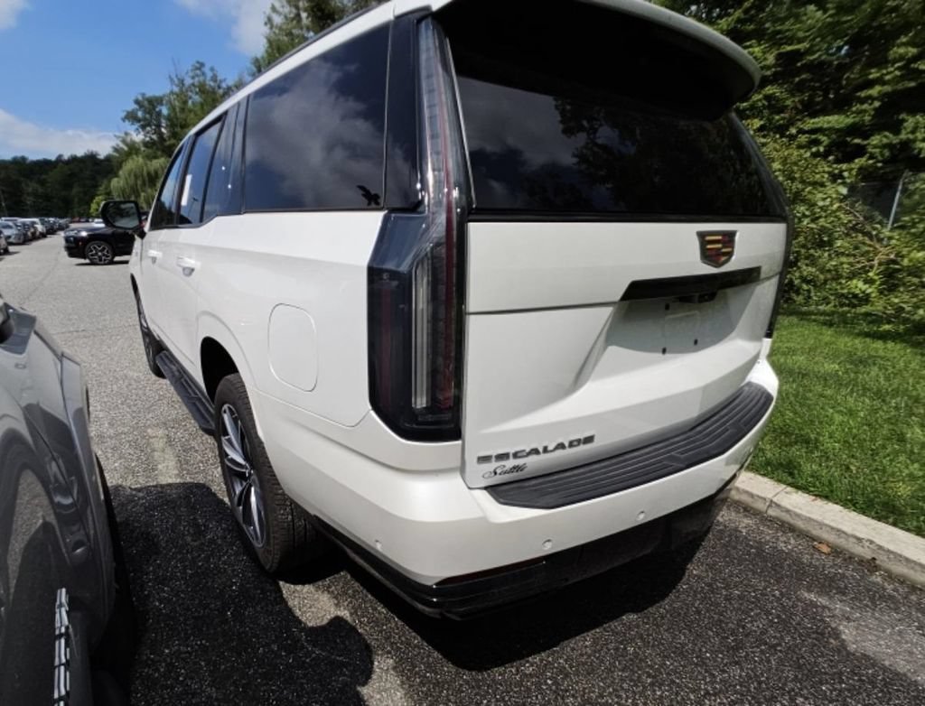 Used 2025 Cadillac Escalade Sport w/ LPO, Floor Liner Package AWD/4WD image 7