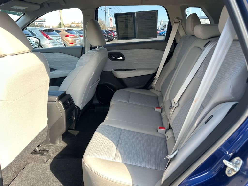 Used 2023 Nissan Rogue SV image 16